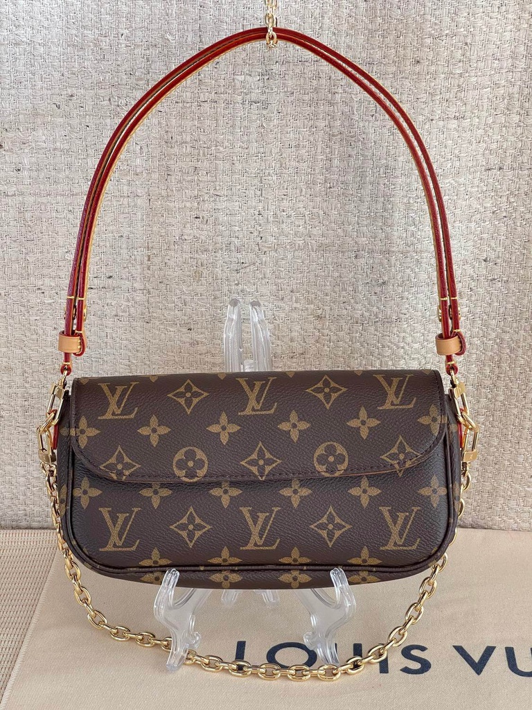 Louis vuitton small bag with gold chain best sale